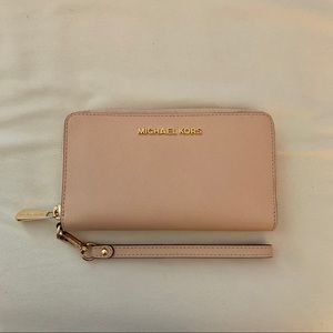 Micheal Kors Wristlet